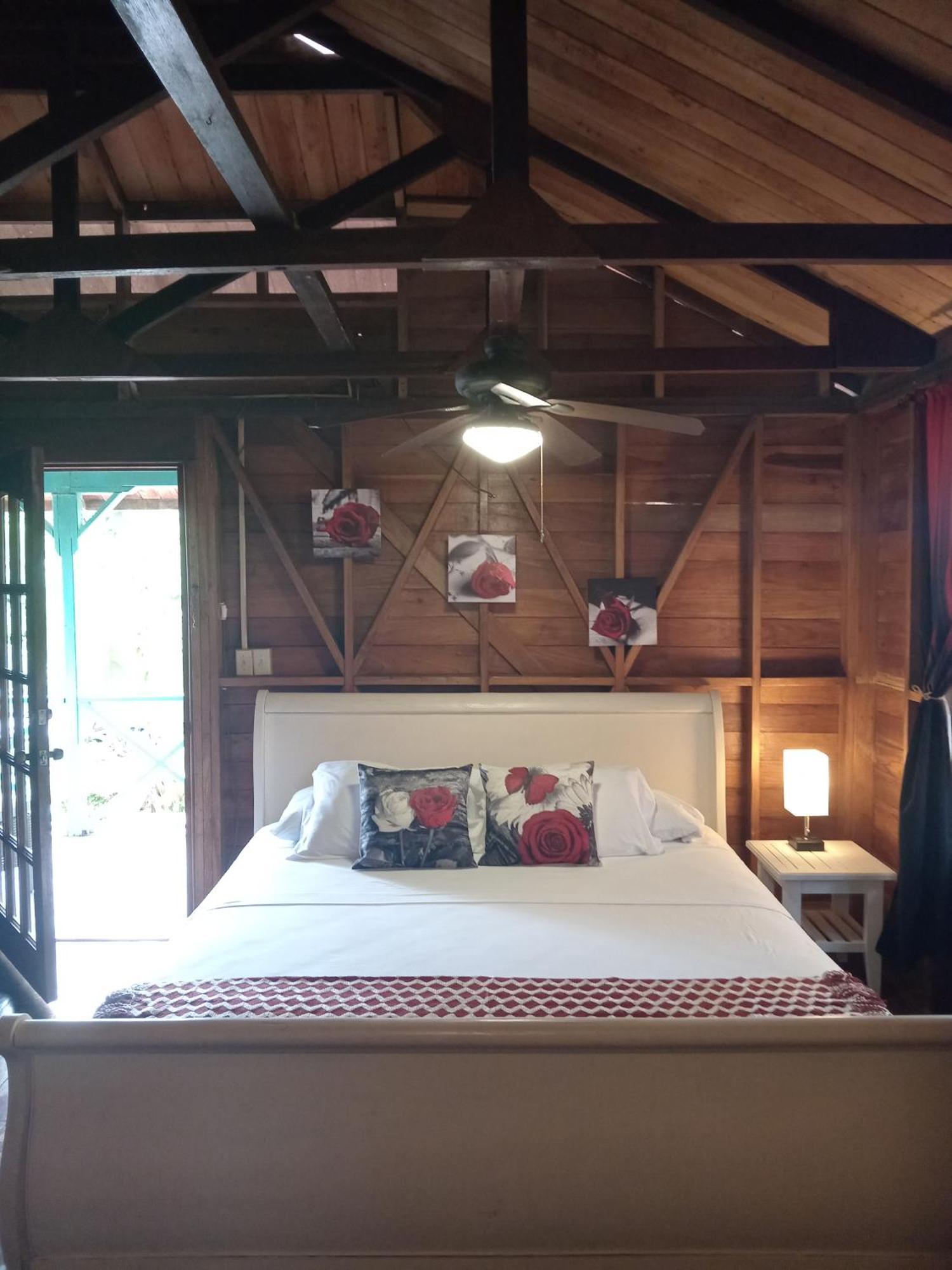 Villa Bahia Del Sol Bocas del Toro Exteriör bild