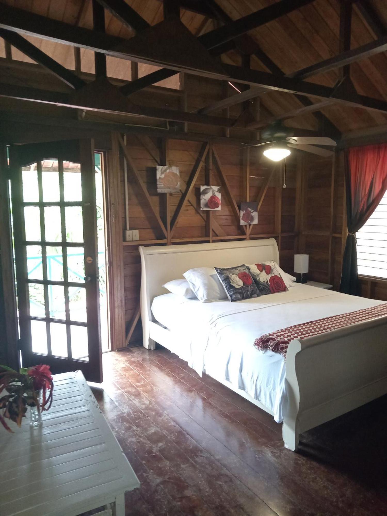 Villa Bahia Del Sol Bocas del Toro Exteriör bild